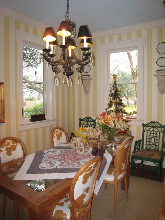 Belle Oaks Inn Gonzales ภายนอก รูปภาพ