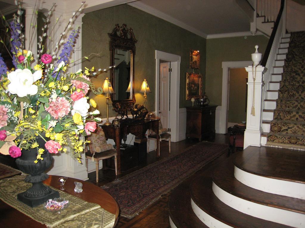 Belle Oaks Inn Gonzales ภายนอก รูปภาพ
