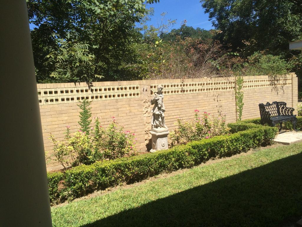 Belle Oaks Inn Gonzales ภายนอก รูปภาพ